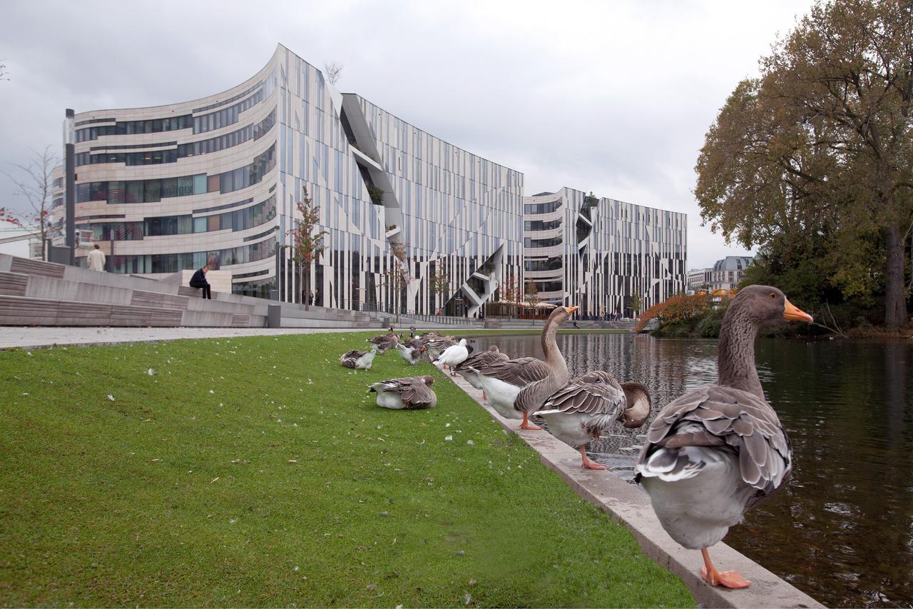 Renaissance Duesseldorf Hotel Exterior photo